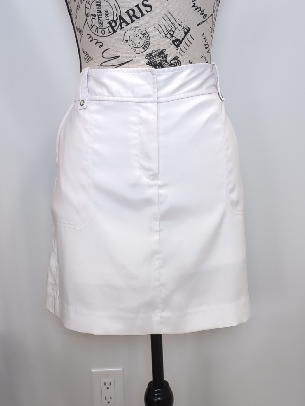IZOD | Women's White Xtreme Function Golf w/ Stretch Mini Skort